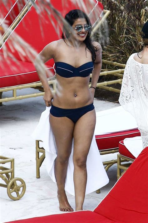 Priyanka Chopra In Bikini At Her Hotel Pool In Miami
