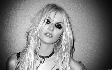 Taylor Momsen Wallpaper Collection 1920x1200 Coolwallpapersme