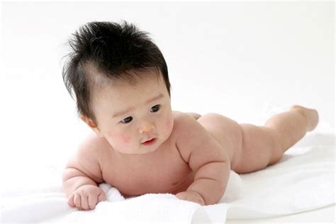 裸の赤ちゃん はいはいのフリー素材 無料画像のプロフォト 無料写真素材集kid