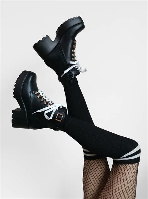 Grunge Koi Footwear Collaboration ~ Ithil Biker Boots Zapatos De