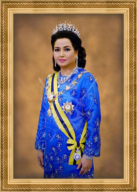 Born tengku muhammad faris petra ibni tengku ismail petra at istana batu, kota bharu, kelantan. 9 Kings and Queens of Malaysia. Do you know them all ...