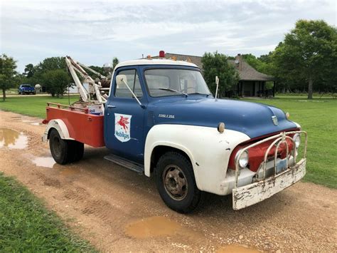 Ready To Work 1954 Ford F 350 Wrecker Barn Finds