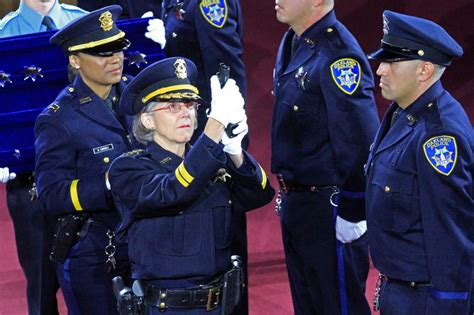 oakland police welcome 17 new officers