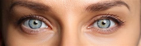 Niesamowite Kobiece Zielone I Niebieskie Oczy W Zbliżeniu Techniki