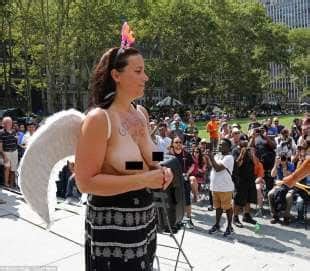 Sfilata Di Tette A New York Per La Decima Edizione Del Go Topless Day Parade Cronache