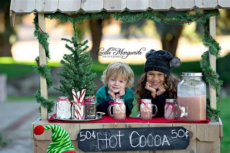 Hot Cocoa Stand Christmas Mini Session Lucillemargueritephotography