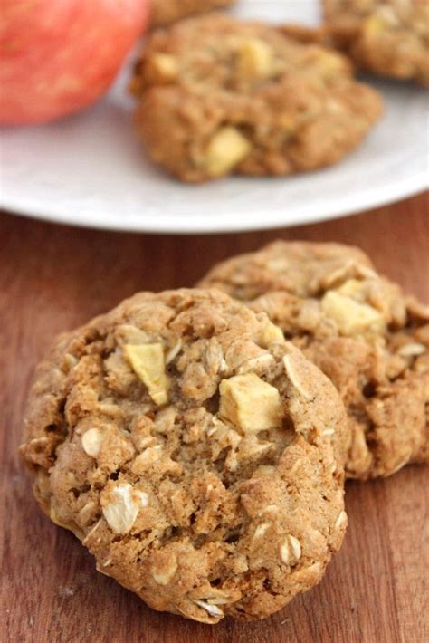 Holiday meals are a time to catch up with loved ones, celebrate the warmth of the season and prepare recipes, both old and new. Apple Cinnamon Oatmeal Cookies | Mommy Musings