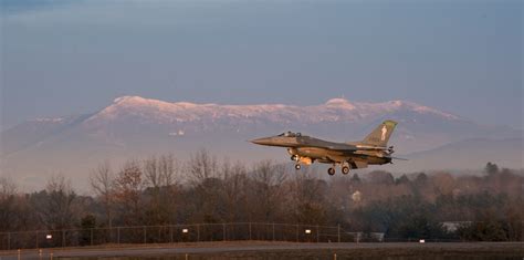 Dvids Images Vtang F 16 Flight Line Operations Image 4 Of 5