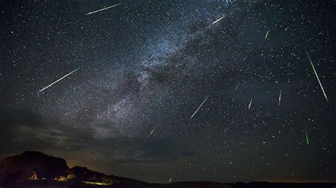 Meteor synonyms, meteor pronunciation, meteor translation, english dictionary definition of meteor. Meteor shower reaches peak this Wednesday night, April 22 ...