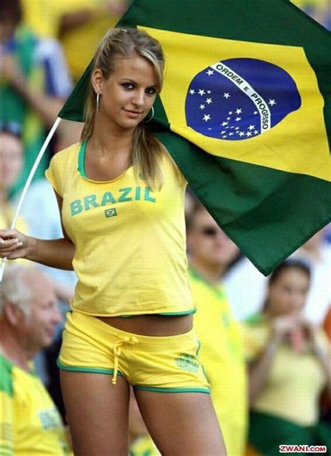 Crazy Brazilian Soccer Fans Hot Football Fans Soccer Fans Soccer Girl