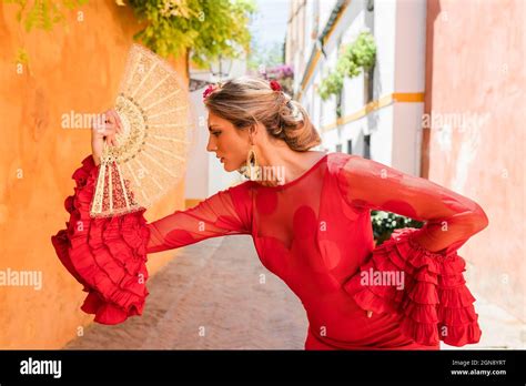 Female Flamenco Dancer Hi Res Stock Photography And Images Alamy