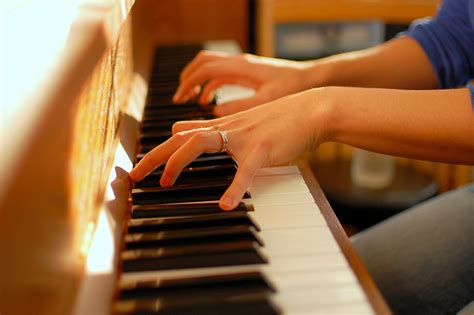 9 High Impact Benefits of Playing the Piano [Updated 2020]