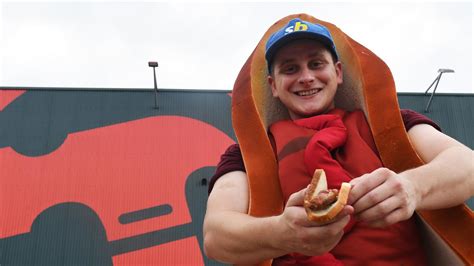 A Man Has Eaten At Every Bunnings Sausage Sizzle In Australia Gold