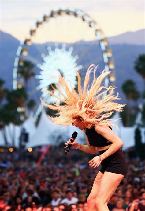 Ellie Goulding Coachella 2014 Performance 04 Gotceleb