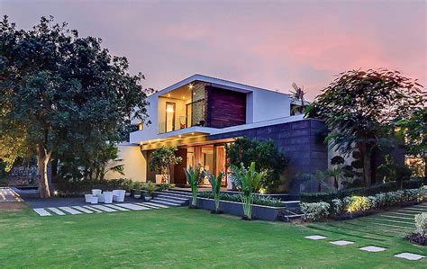 Lavish Contemporary Home In New Delhi Puts Nature Center Stage