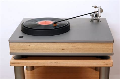 This weighty turntable has a 16