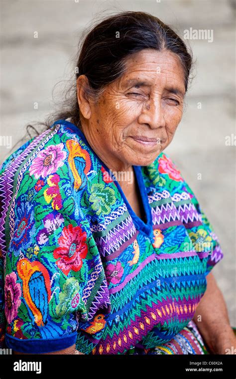Ancianos Mujer Ind Gena Antigua Guatemala Fotograf A De Stock Alamy