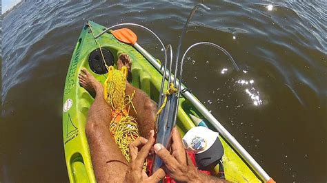 Apoitando O Caiaque De Forma Diferente Pesca Caiaque Kayak