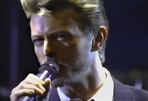 A Look Back At The Debut Of David Bowie’s Band Tin Machine Far Out Magazine