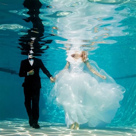 15 Underwater Wedding And Engagement Photos That Are Amazing Brit Co