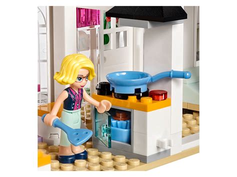 Lego friends mia, ihre mutter ann und ihren vater angus sowie zwei tierfiguren: LEGO® Friends Stephanies Haus 41314