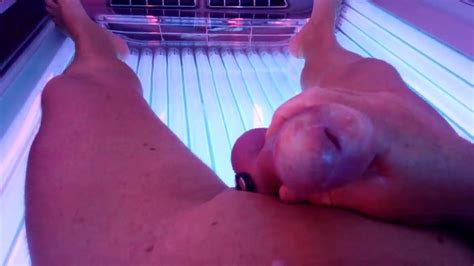 auf der sonnenbank solo man hd porn video 45 xhamster