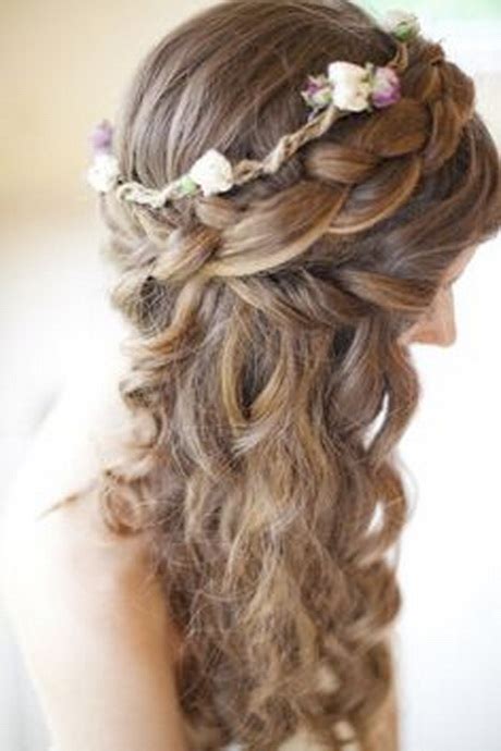 You will be getting compliments all the day with this style. Curly hairstyles for graduation