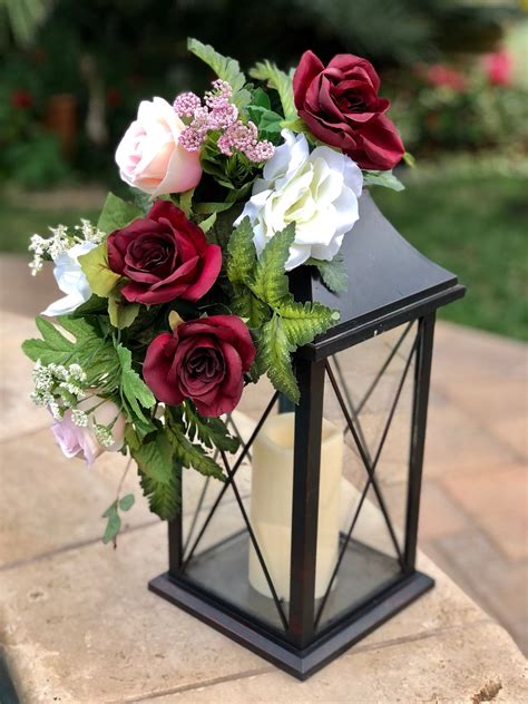 30 Lanterns With Flowers Centerpieces