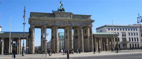 Das brandenburger tor wurde 1734 zunächst als stadttor erbaut. Brandenburger Tor und Quadriga in Berlin - Denkmalplatz