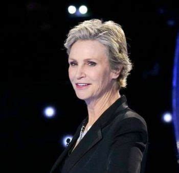 From Fan To Host Jane Lynch Weakest Link Hollywood Outbreak