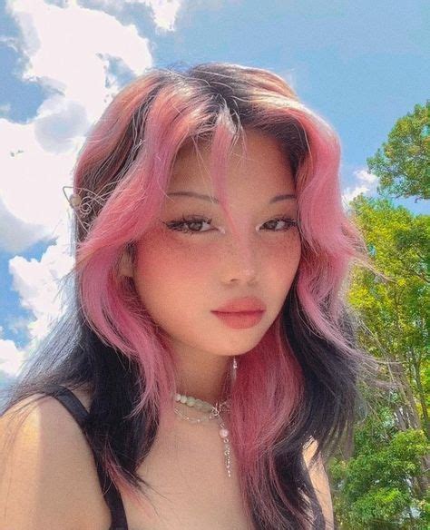 Split Hot Pink And Black Two Tone E Girl Hair Inspo 🖤 In 2021 Aesthetic Hair Hair Inspo Color
