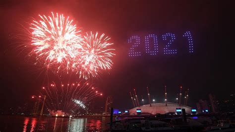 New Years Eve Uk Sees In 2021 With Fireworks And Light Show London
