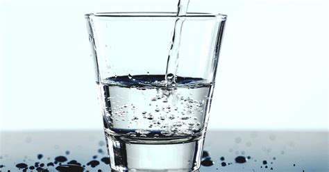 Kuinka nopeasti lasillinen vettä läpäisee elimistön? | Tiede