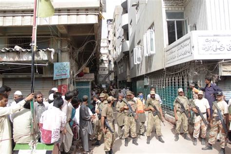 rescue efforts at lyari building collapse pakistan dawn