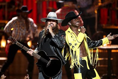 Lil Nas X Billy Ray Cyrus Bring Old Town Road To Bet Awards