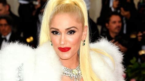 Gwen Stefani Just Revealed A Bold Black And White Hair Transformation