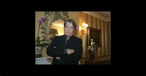 Bienvenue sur ma page officielle. Bernard Tapie - photo - Puremedias