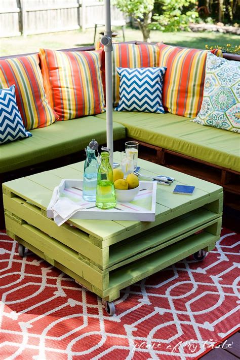 Pallet Patio Furniture You Could Easily Build Yourself This Summer
