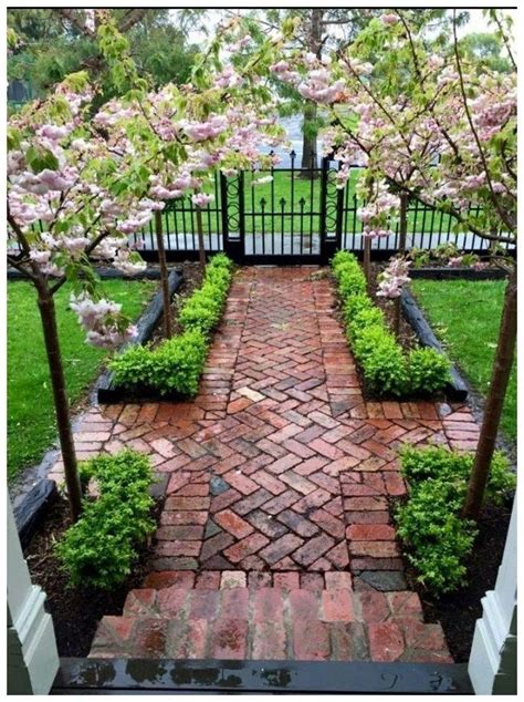 45 Cute Front Yard Courtyard Landscaping Ideas Front Yard Flowers
