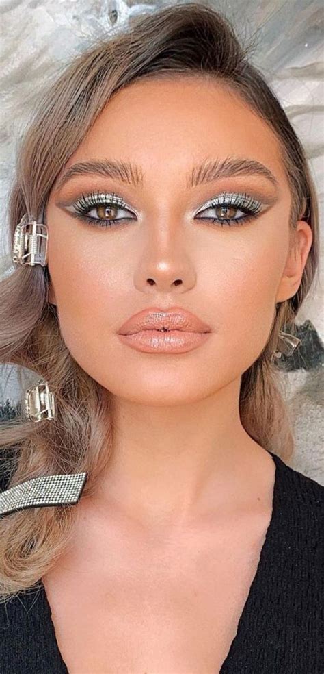 49 Incredibly Beautiful Soft Makeup Looks For Any Occasion Retro Soft Blue Look