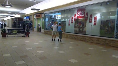 Couple Dancing In The Mall Youtube