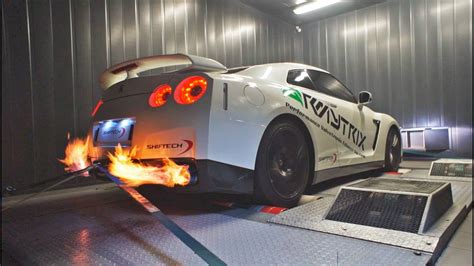 Insane Backfire Of 600 Hp Nissan Gt R35 With Armytrix Performance
