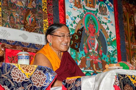 Je tsongkhapa, der den ordinationsnamen losang dragpa trug, war ein großer buddhistischer meister des tibets im 14. 42 HQ Photos Wann Wurde Tibet Buddhistisch / Karma Kagyu ...