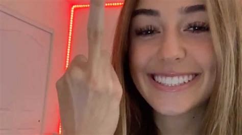 Arizona Woman Goes Viral For Having Insanely Long Middle Finger