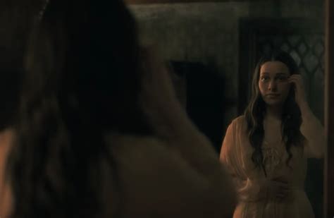 It's been nearly a month since the haunting of hill house hit netflix, but fans are still deep in discussion as they attempt to parse through the complex tale of grief and ghosts. Victoria Pedretti as Nell | The Haunting of Hill House Cast and Character Guide | POPSUGAR ...