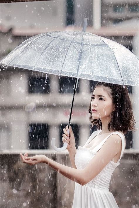 Iphone Wallpaper Asian Girl Heavy Rain Umbrella Woman Heavy Rain