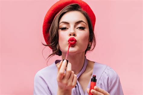 Guide To Every Type Of Lipstick A Woman Should Own For Their Lip High On Gloss