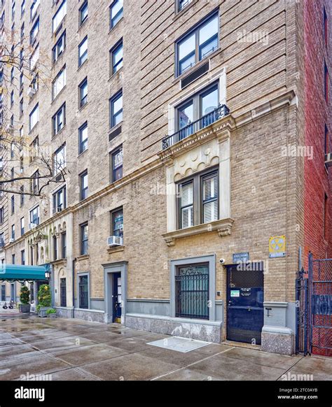 Emery Roth diseñó la calle E th Street en el Upper East Side de Manhattan el edificio de