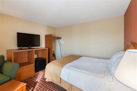 One bedroom king suite with sofa bed. Two Room Suite | Pigeon Forge Hotel Room with 2 Bedrooms