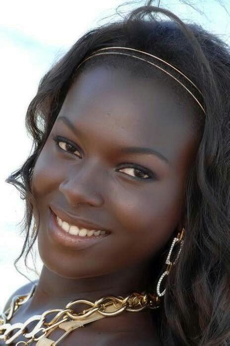 veronique boubane es una modelo de senegal residente en bélgica most beautiful black women